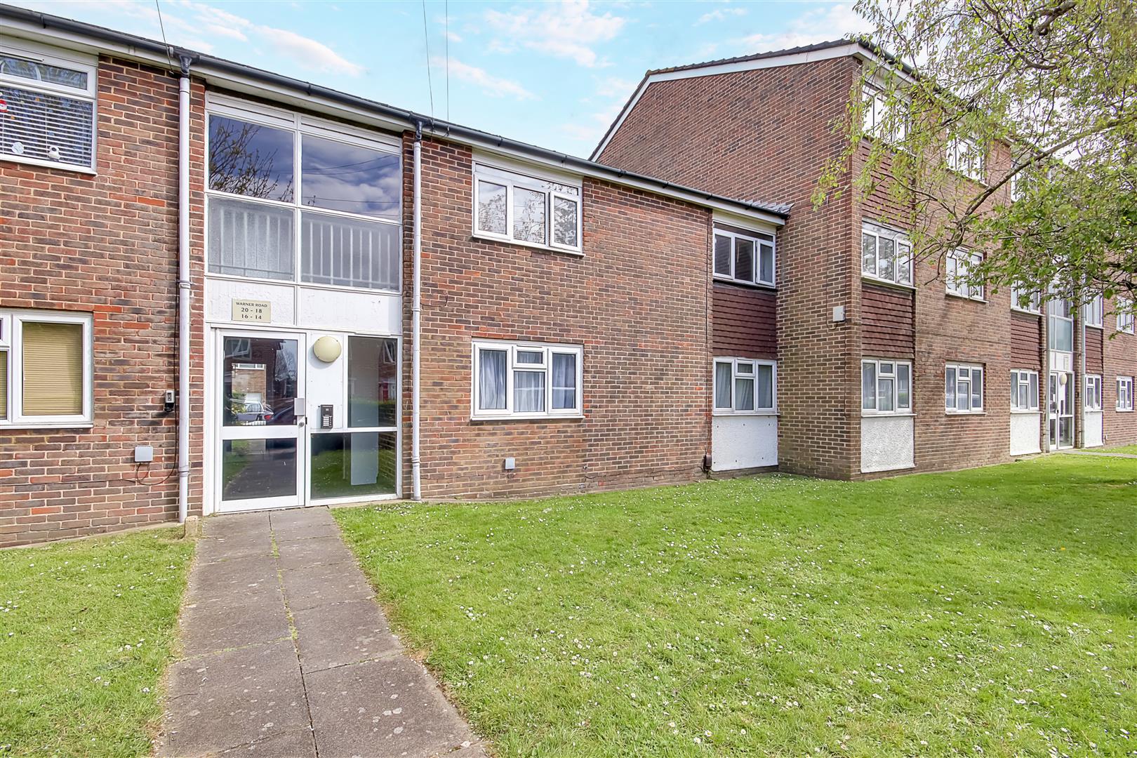 Apartment | Warner Road, Broadwater, Worthing, BN14 8DP | For Sale